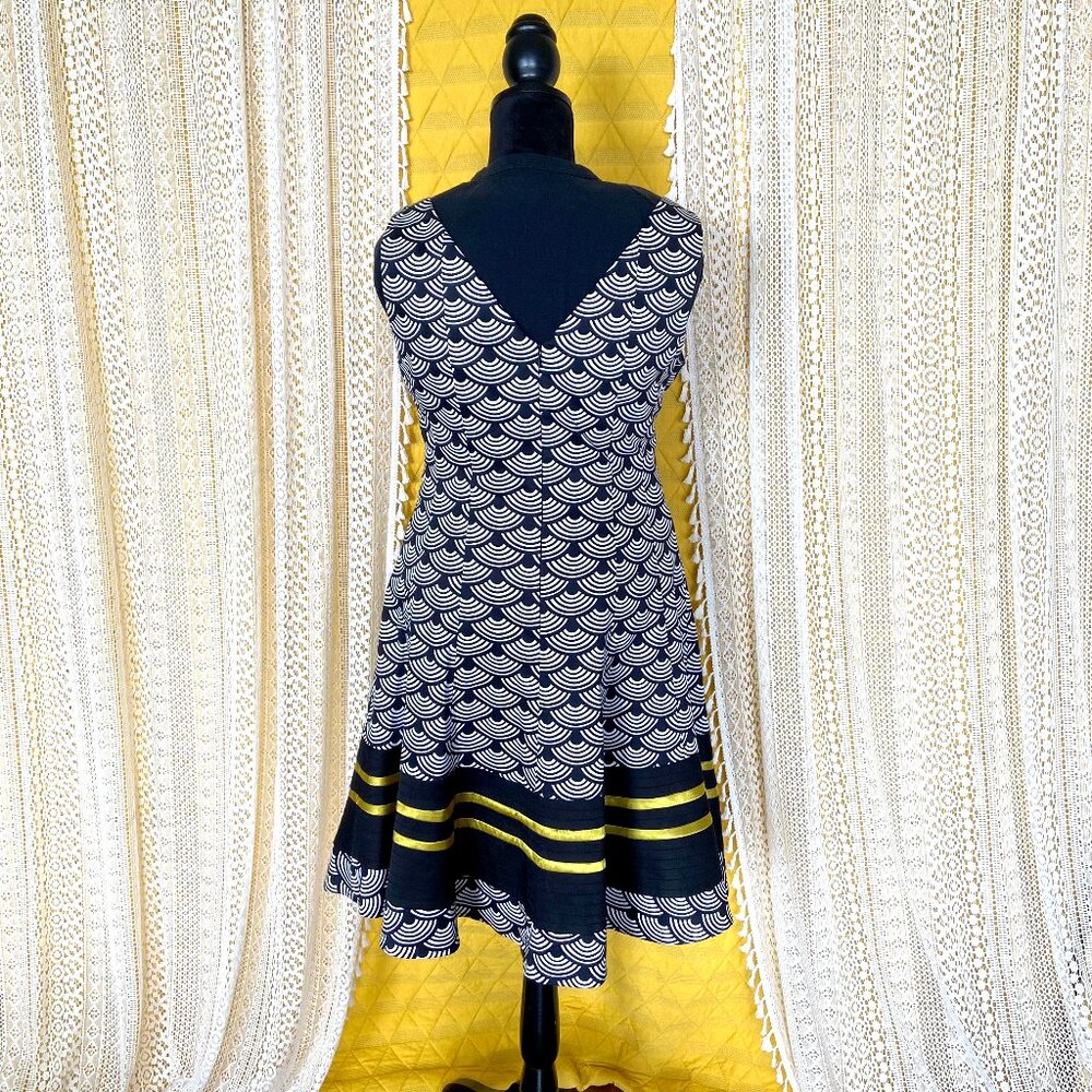 Nine West Double V Fit & Flare Midi Dress Women's 14 Black Geometric Sleeveless - Picture 3 of 10